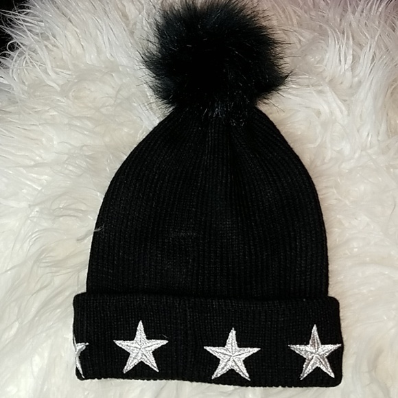 Madden Accessories - Pom Pom Hat